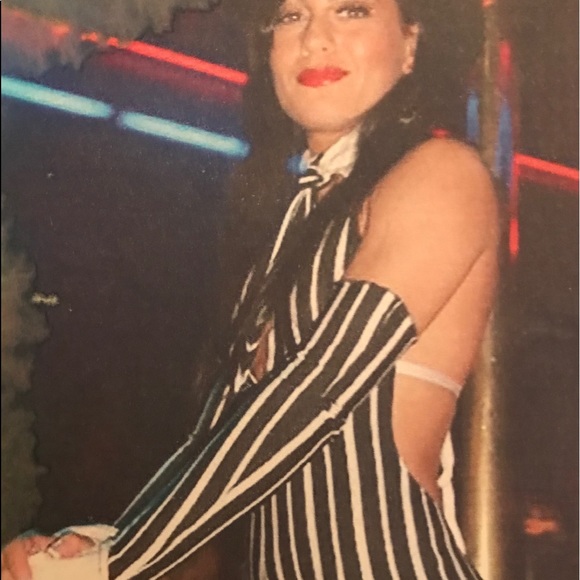 Let me style you! Meet your Posher, Joi. All designer brands & original designs! - Picture 5 of 14